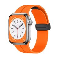 eses Silikónový remienok pre Apple Watch - Magnetický oranžový L - 42 mm, 44 mm, 45 mm, 49 mm